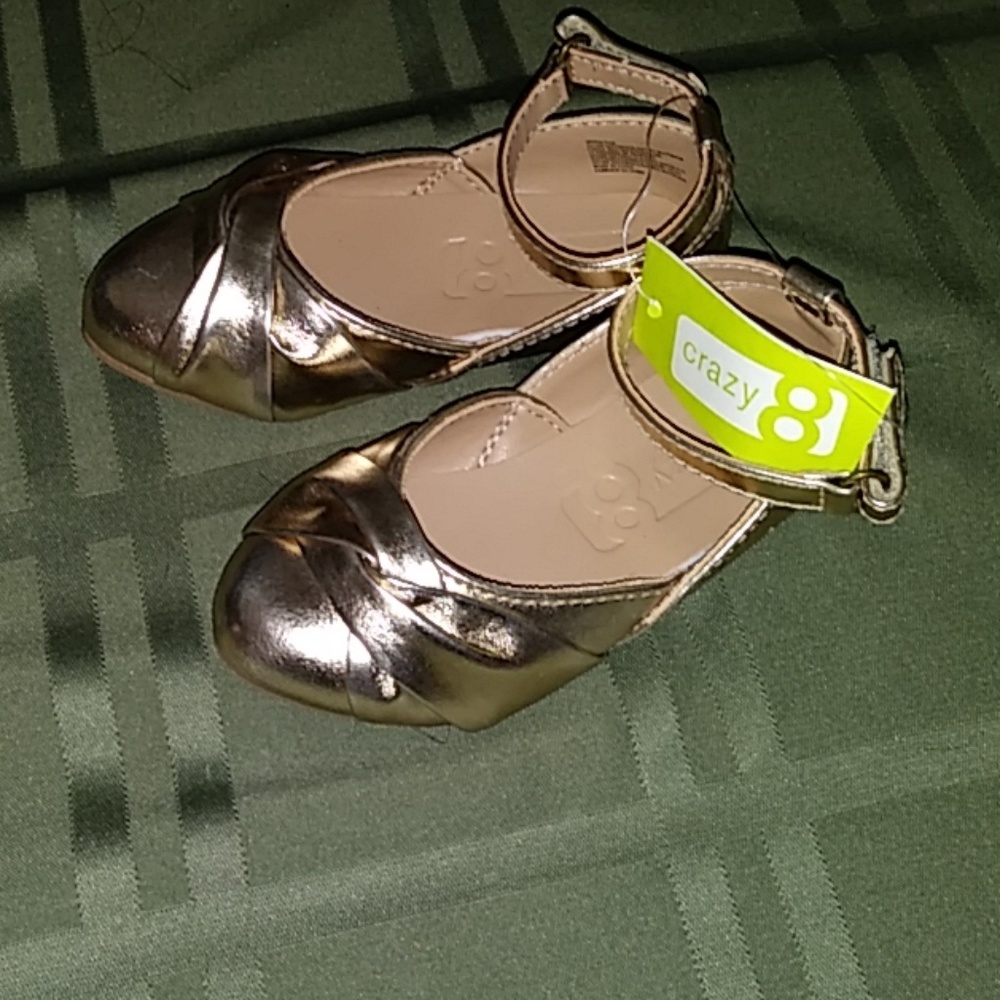 Crazy 8 Size 4 Girl Gold toddler Shoe